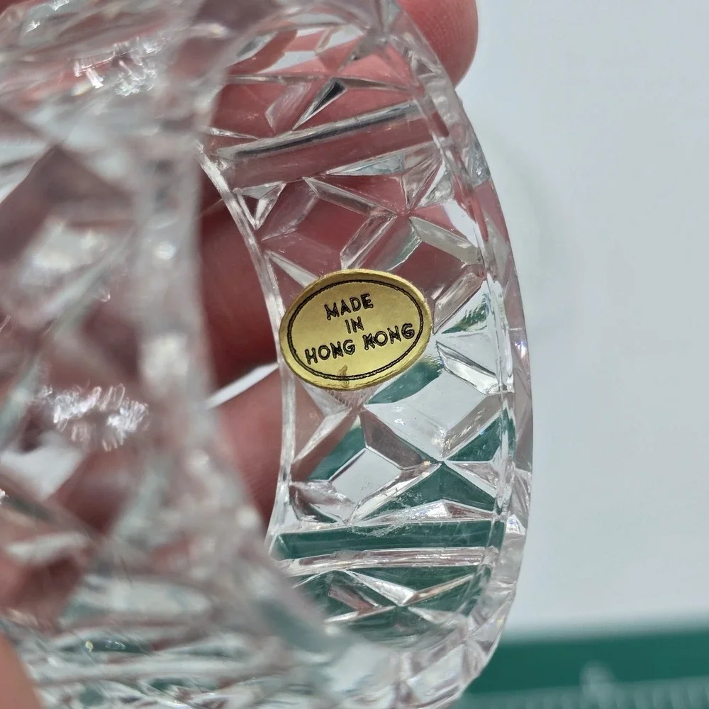 Vtg Set of 4 Acrylic Clear Crystal Cut Round Napkin Rings Made in Hong Kong